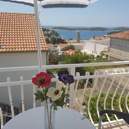 Tanya-apartments And 3* Hvar Town