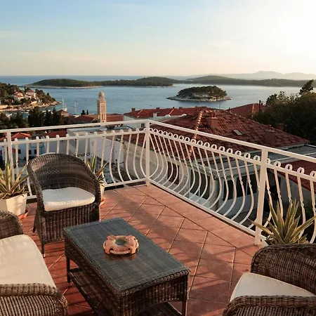 Tanya-apartments And Guest house Hvar Town