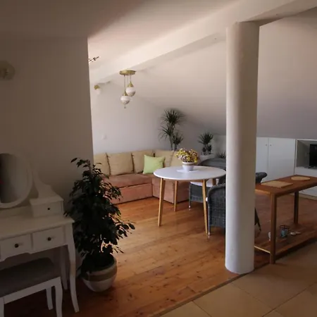 Πανσιόν Tanya-apartments And 3*