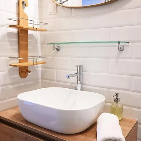 Tanya-apartments And Πανσιόν 3*