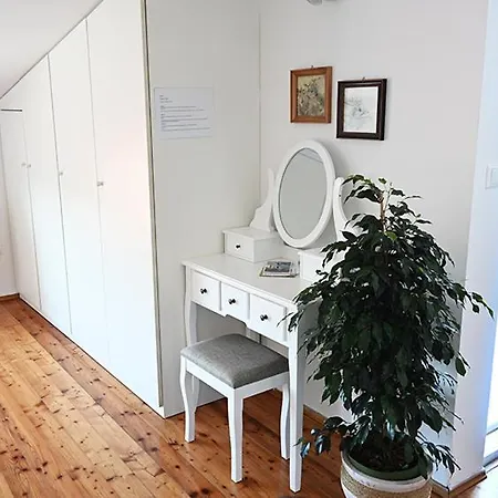 Πανσιόν Tanya-apartments And 3*