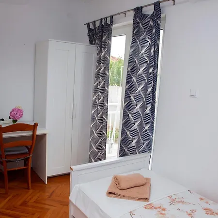 Tanya-apartments And 3* Χβαρ