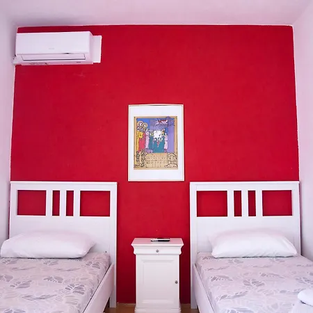 Gasthuis Tanya-apartments And