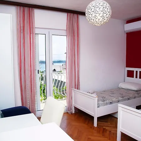 Tanya-apartments And Guest house 3*