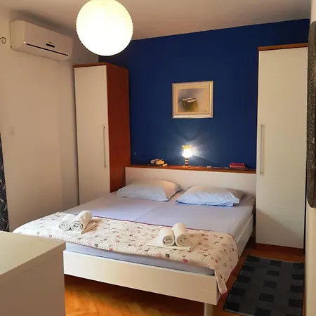 Tanya-apartments And Hvar Town