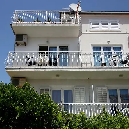 Πανσιόν Tanya-apartments And Χβαρ