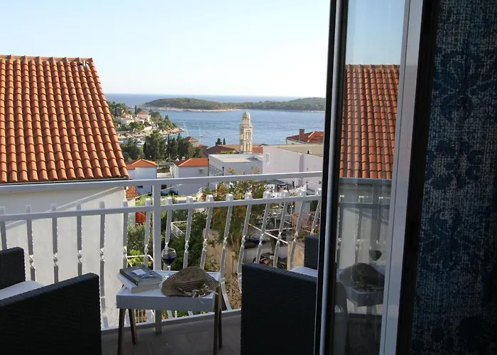 Tanya-apartments And Penzion 3*