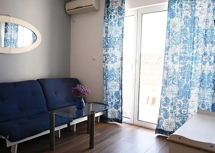 Tanya-apartments And Penzion 3*