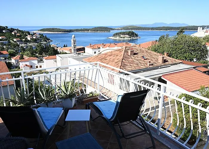 Tanya-apartments And Penzion 3*