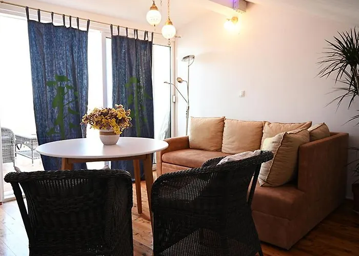 Tanya-apartments And Penzion 3*