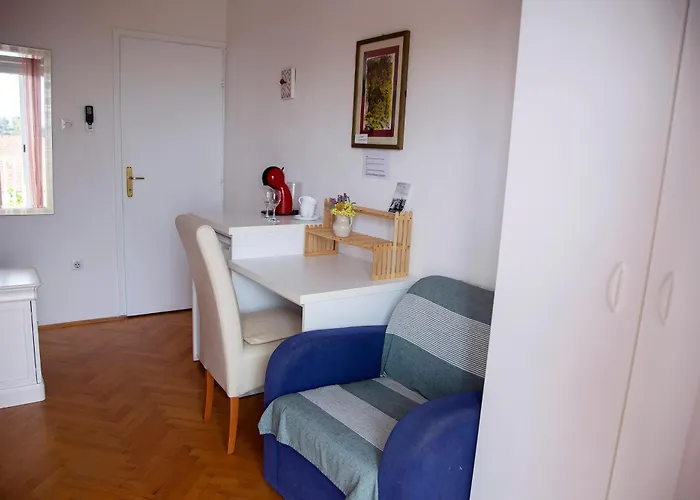 Tanya-apartments And Penzion Hvar Town