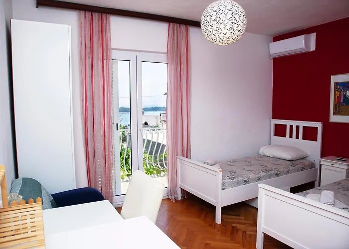 Tanya-apartments And Penzion 3*