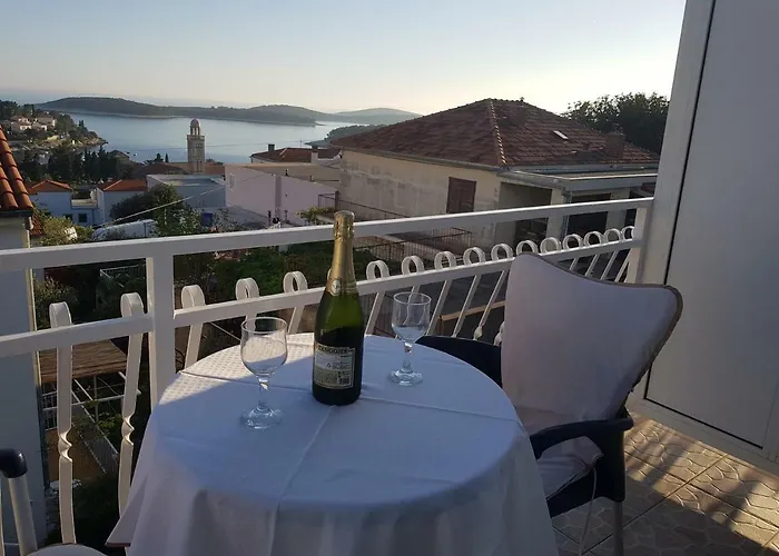 Penzion Tanya-apartments And Hvar Town