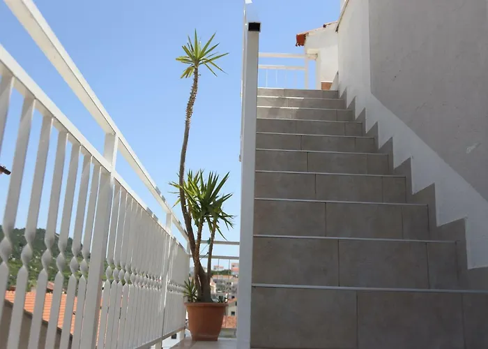 Tanya-apartments And Penzion 3*