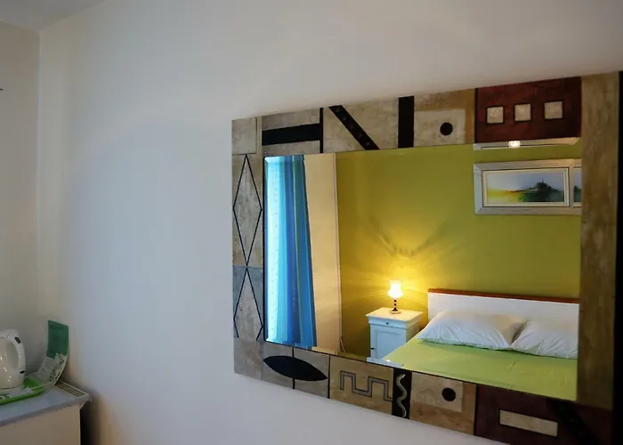 Tanya-apartments And Penzion 3*